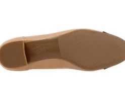 Women Trotters Daisy