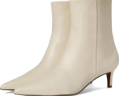 Women Seychelles Dinner Date