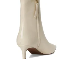 Women Seychelles Dinner Date