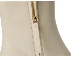 Women Seychelles Dinner Date