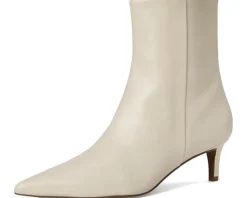 Women Seychelles Dinner Date