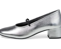 Women Seychelles Dusk to Dawn