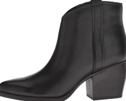 Women Naturalizer Fairmont