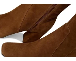 Women Naturalizer Lyric