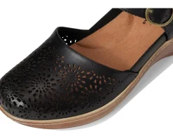 Women SoftWalk Mabelle Perf