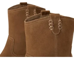 Women MIA MLE-Lauryn