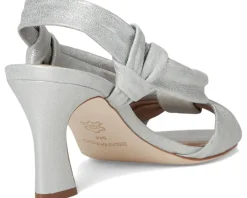 Women Bernardo Novah