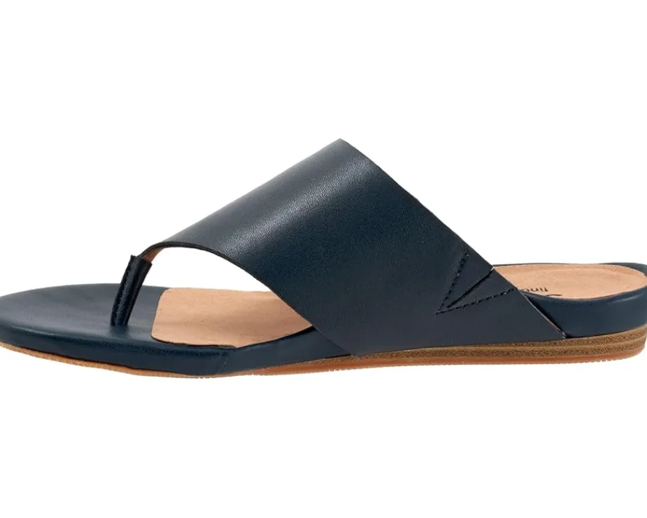 SoftWalk Women's Chandler Hot